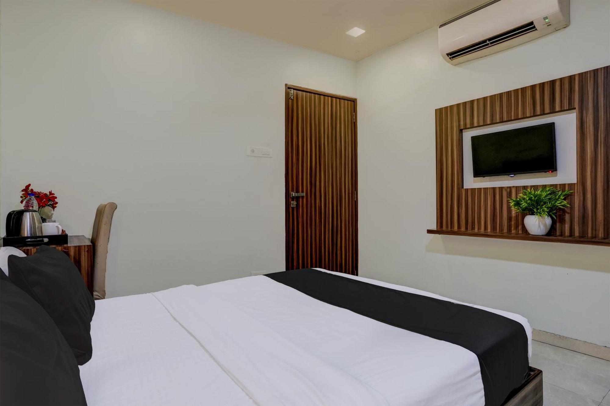 Oyo Hotel Blue Sapphire Residency Near Chhatrapati Shivaji International Airport Mumbai Exterior foto