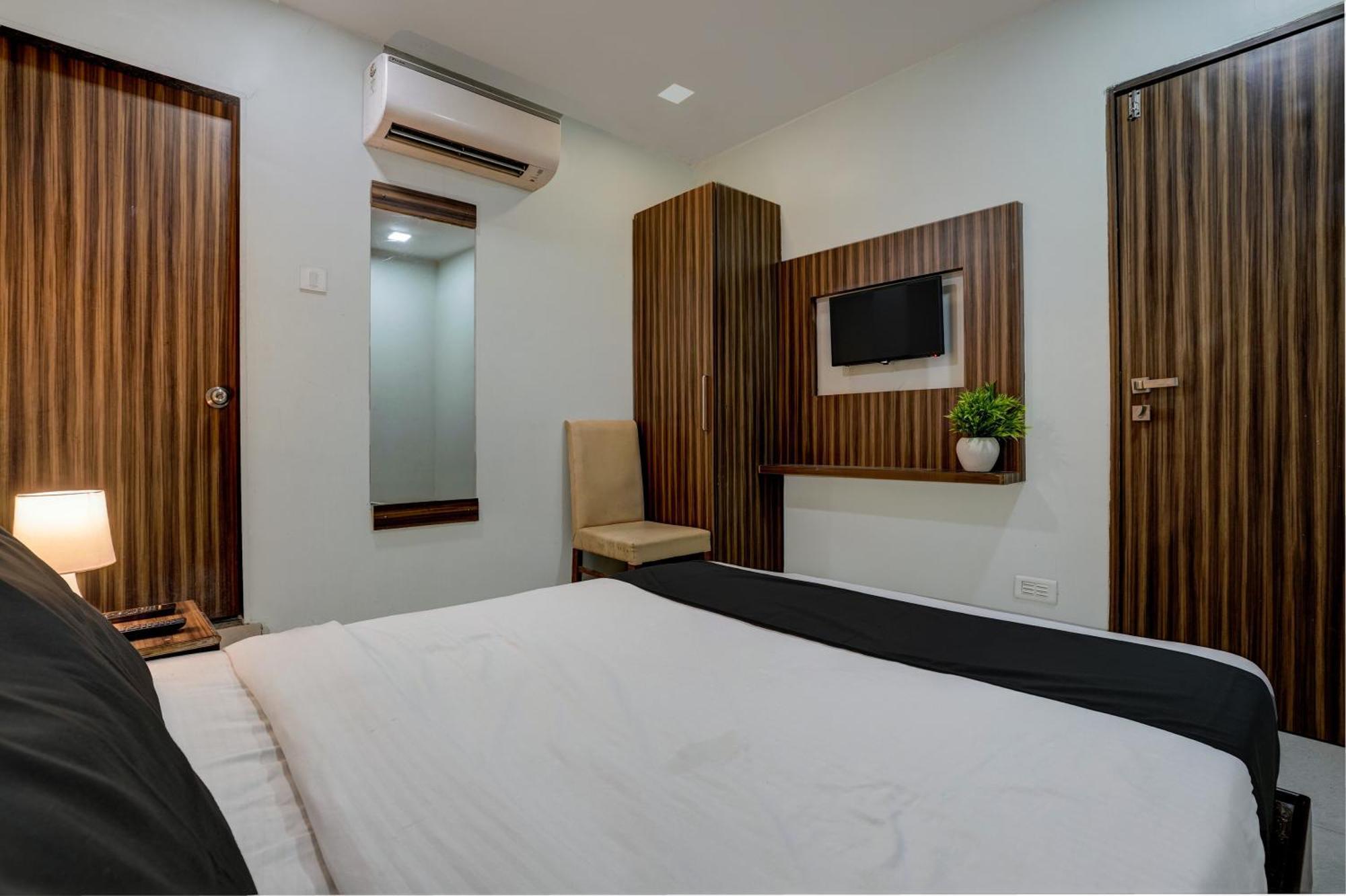 Oyo Hotel Blue Sapphire Residency Near Chhatrapati Shivaji International Airport Mumbai Exterior foto